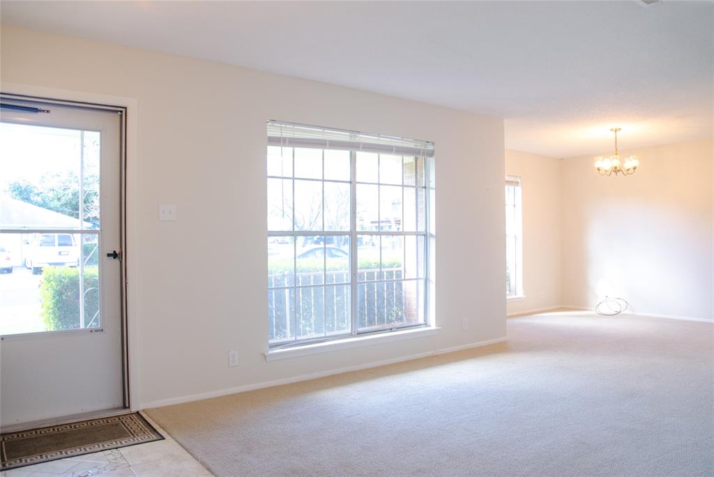 2206 Village Way Dr Property Photo 3