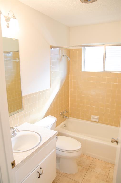 2206 Village Way Dr Property Photo 5