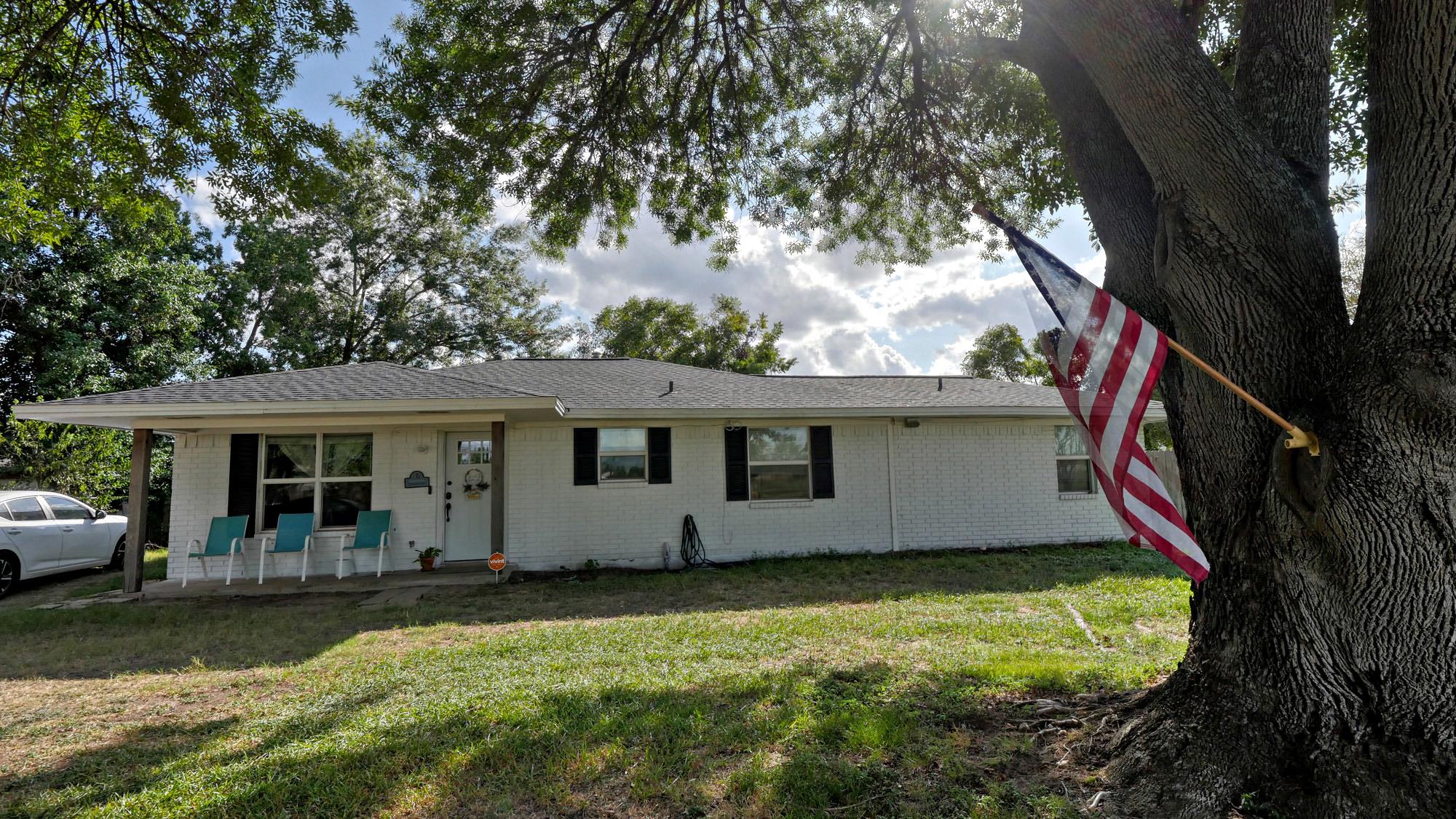 939 Pine Dr Property Photo 3