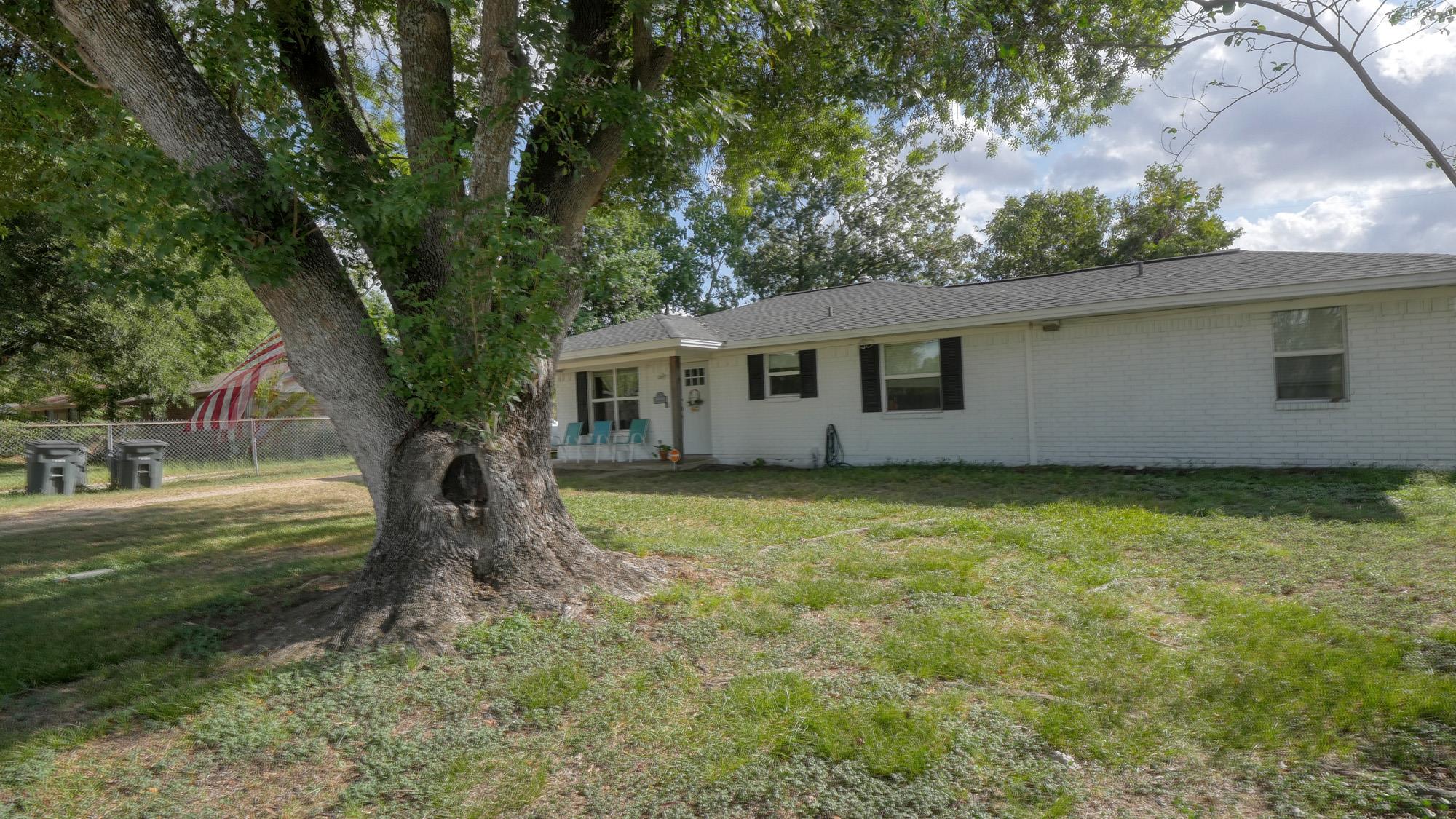 939 Pine Dr Property Photo 4