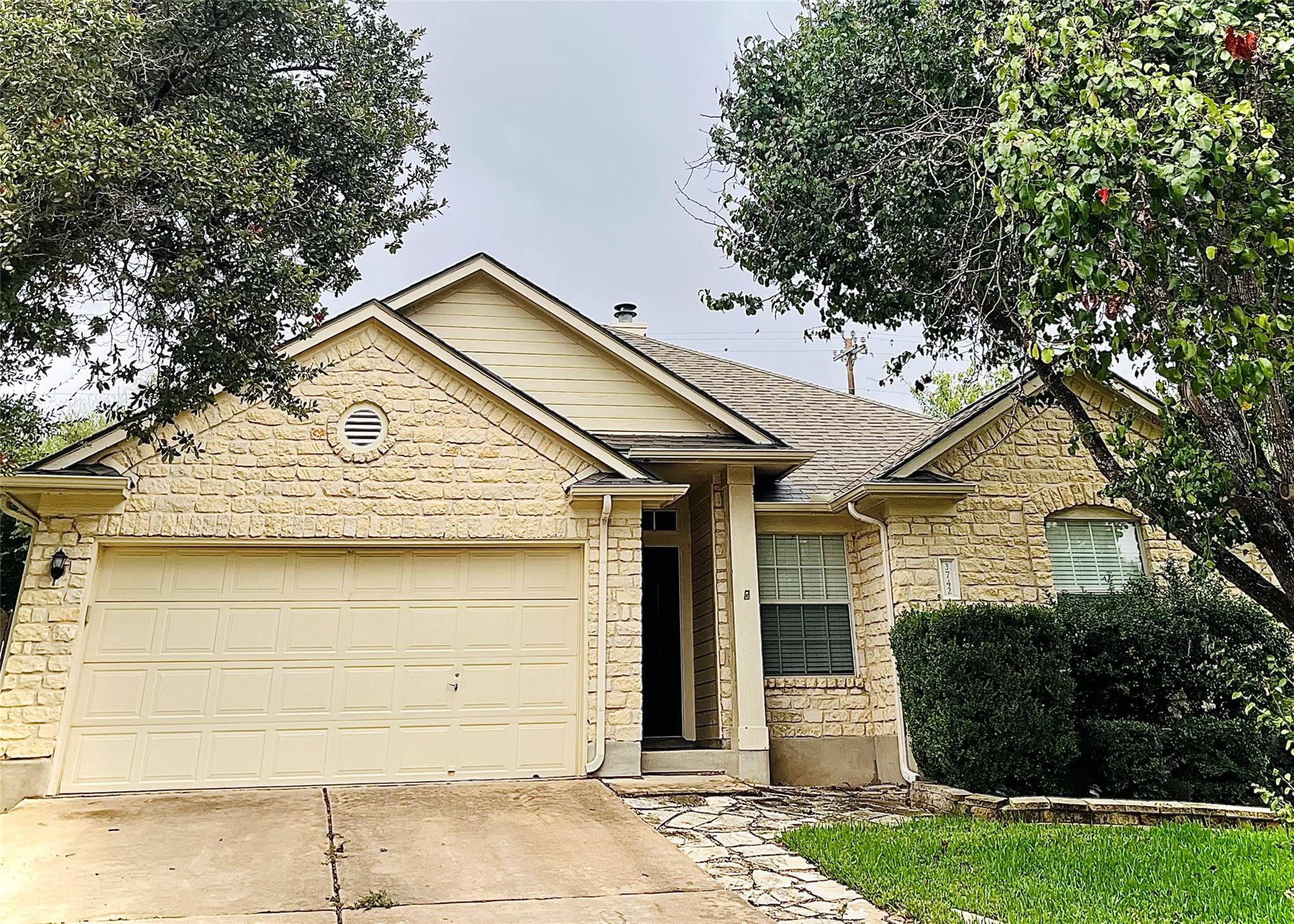 3742 Newland Dr Property Photo 1