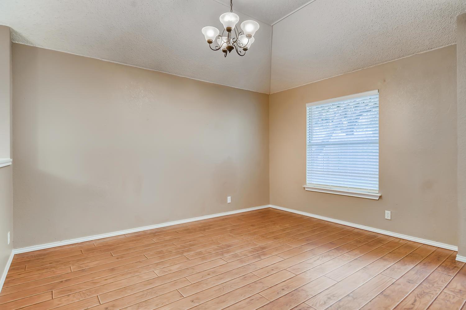 3742 Newland Dr Property Photo 3