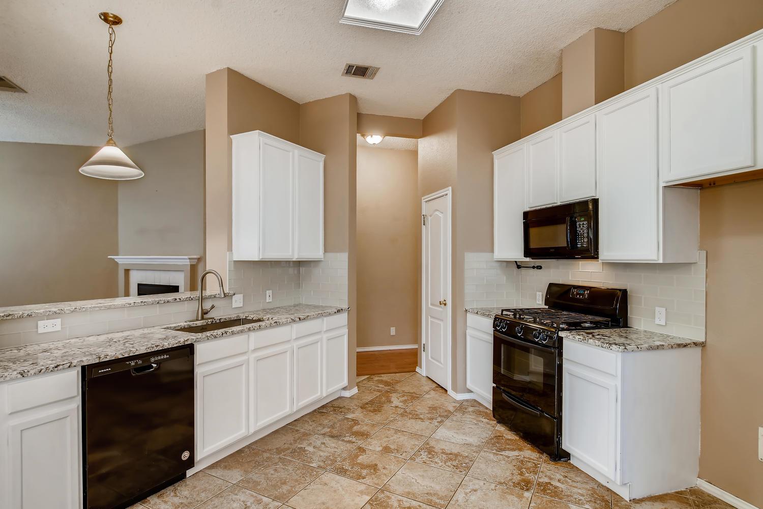 3742 Newland Dr Property Photo 4