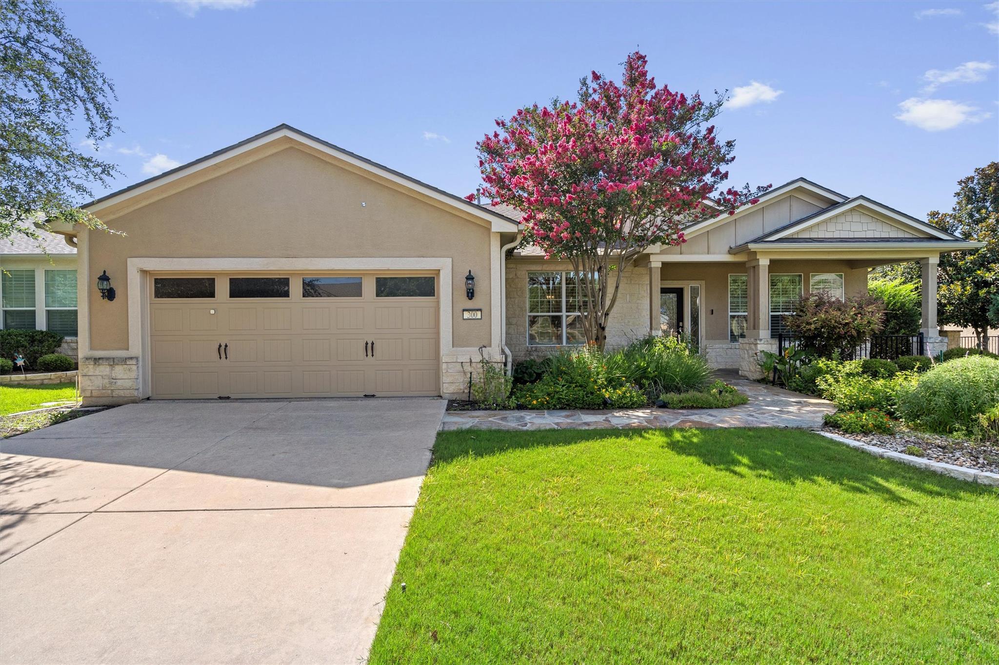 300 Pipe Creek Ln Property Photo 2