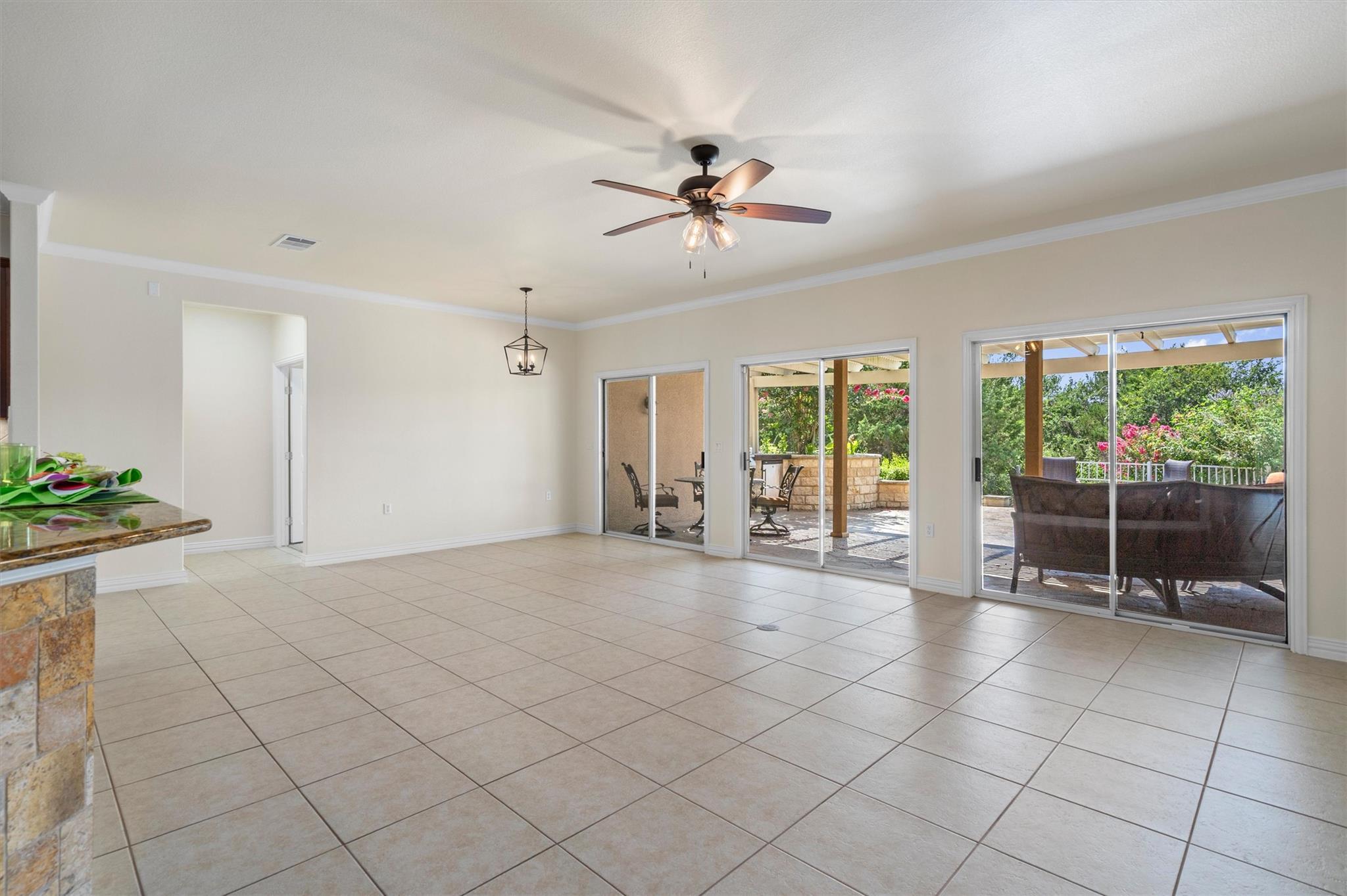 300 Pipe Creek Ln Property Photo 11