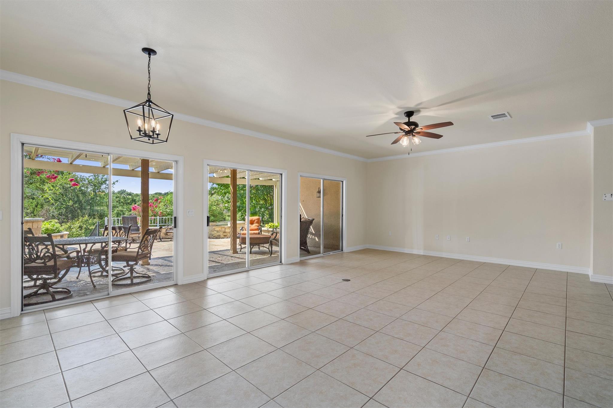 300 Pipe Creek Ln Property Photo 12