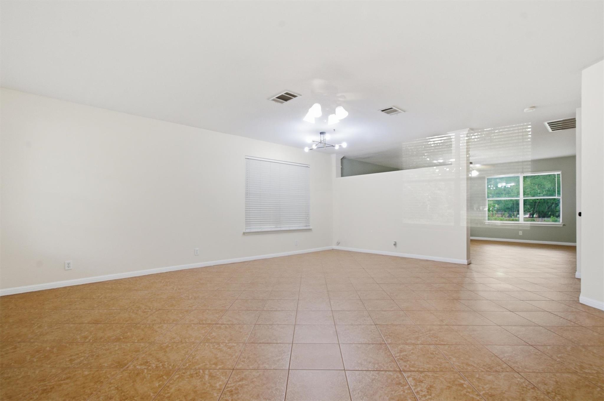1806 Carriage Hills Trl Property Photo 5