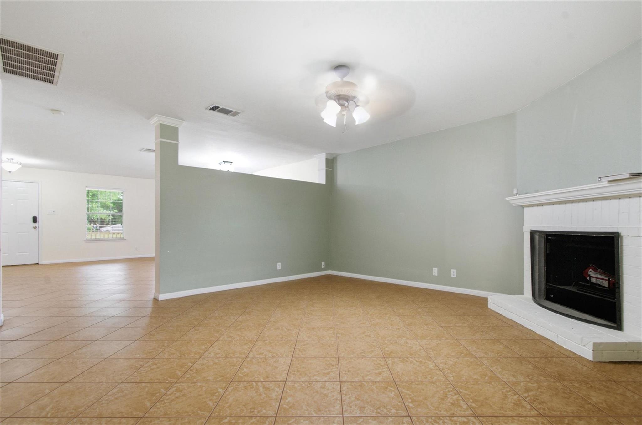 1806 Carriage Hills Trl Property Photo 6