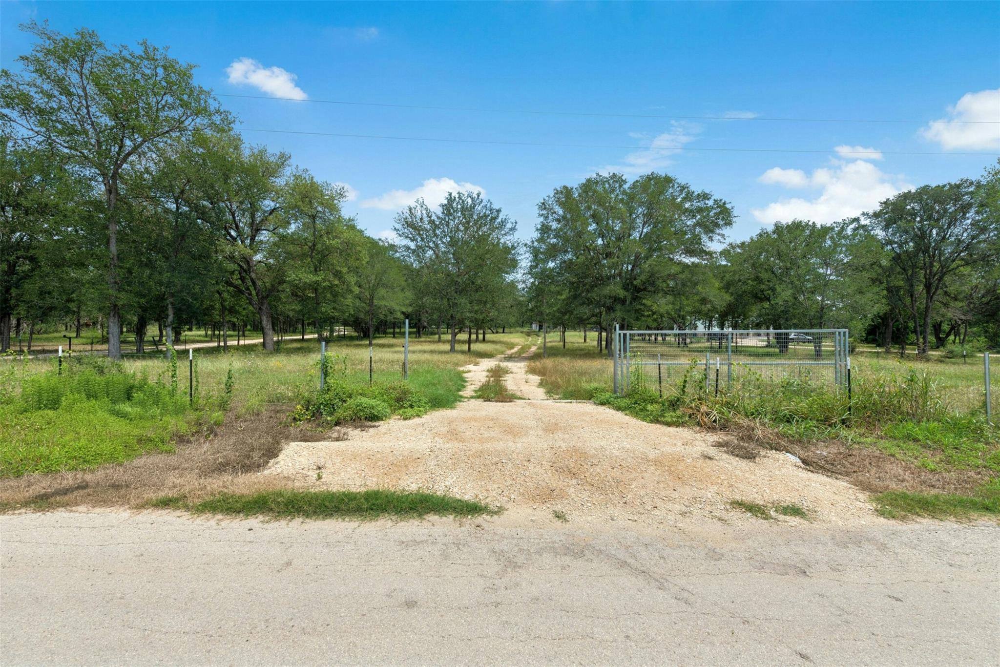 3705 Callihan Rd Property Photo 2