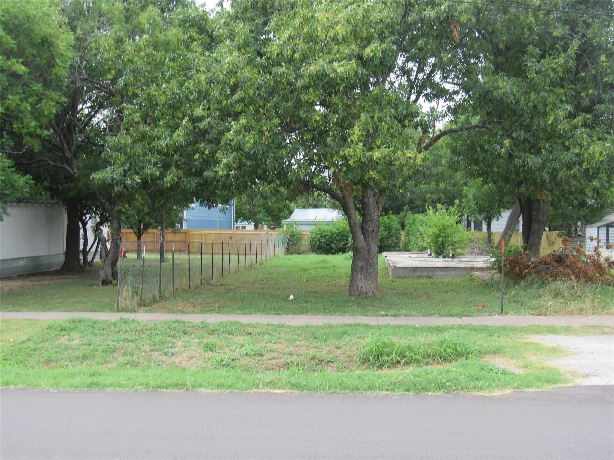 210 E E Carrie Manor Rd Property Photo 1
