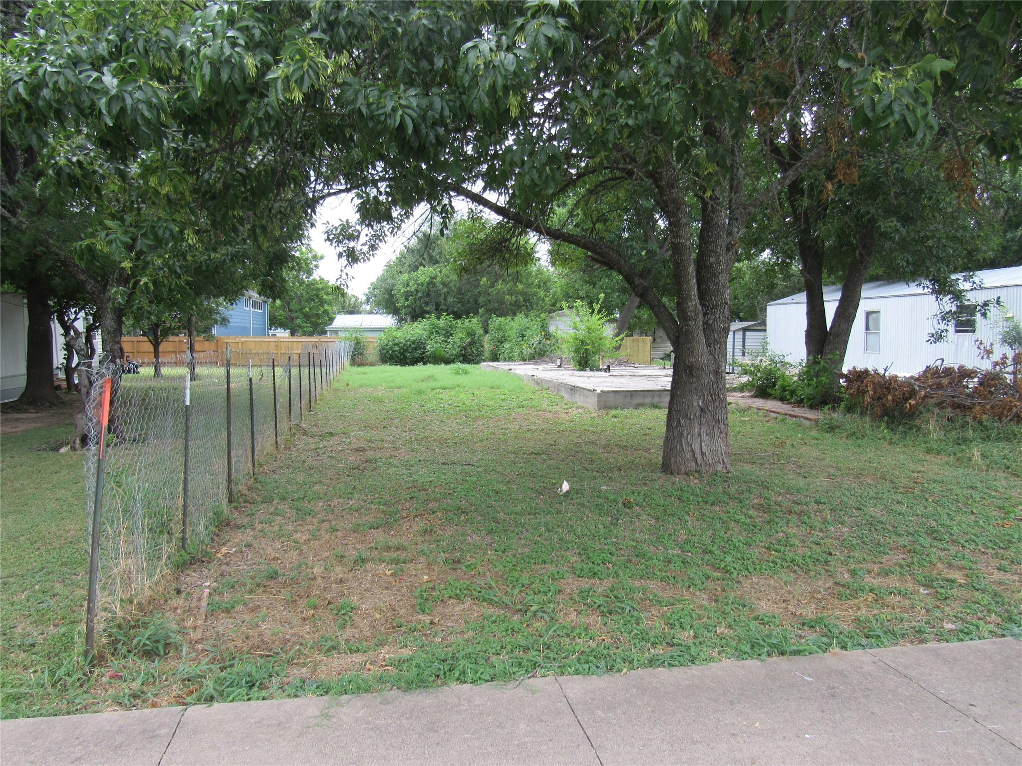 210 E E Carrie Manor Rd Property Photo 2