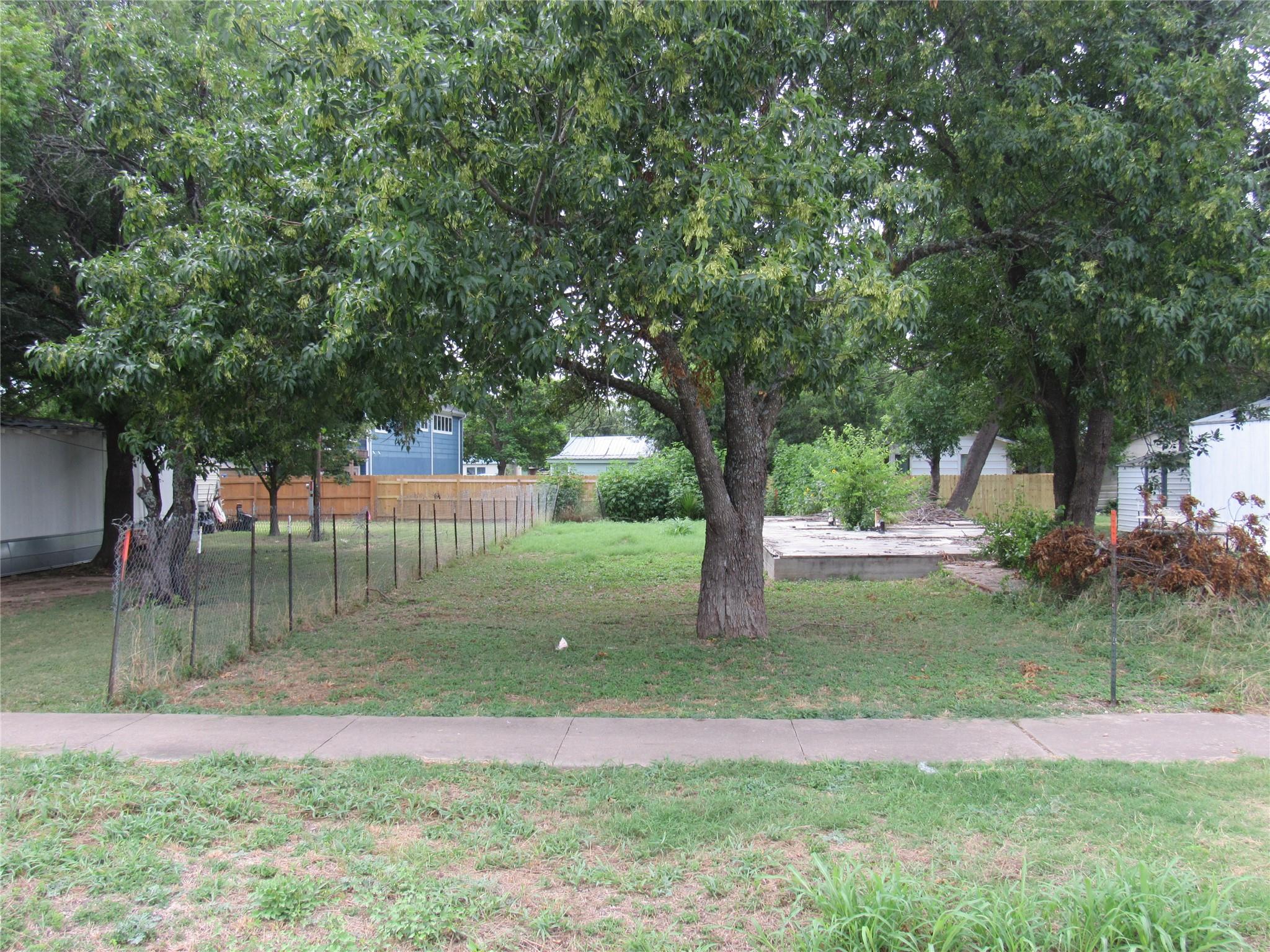 210 E E Carrie Manor Rd Property Photo 5
