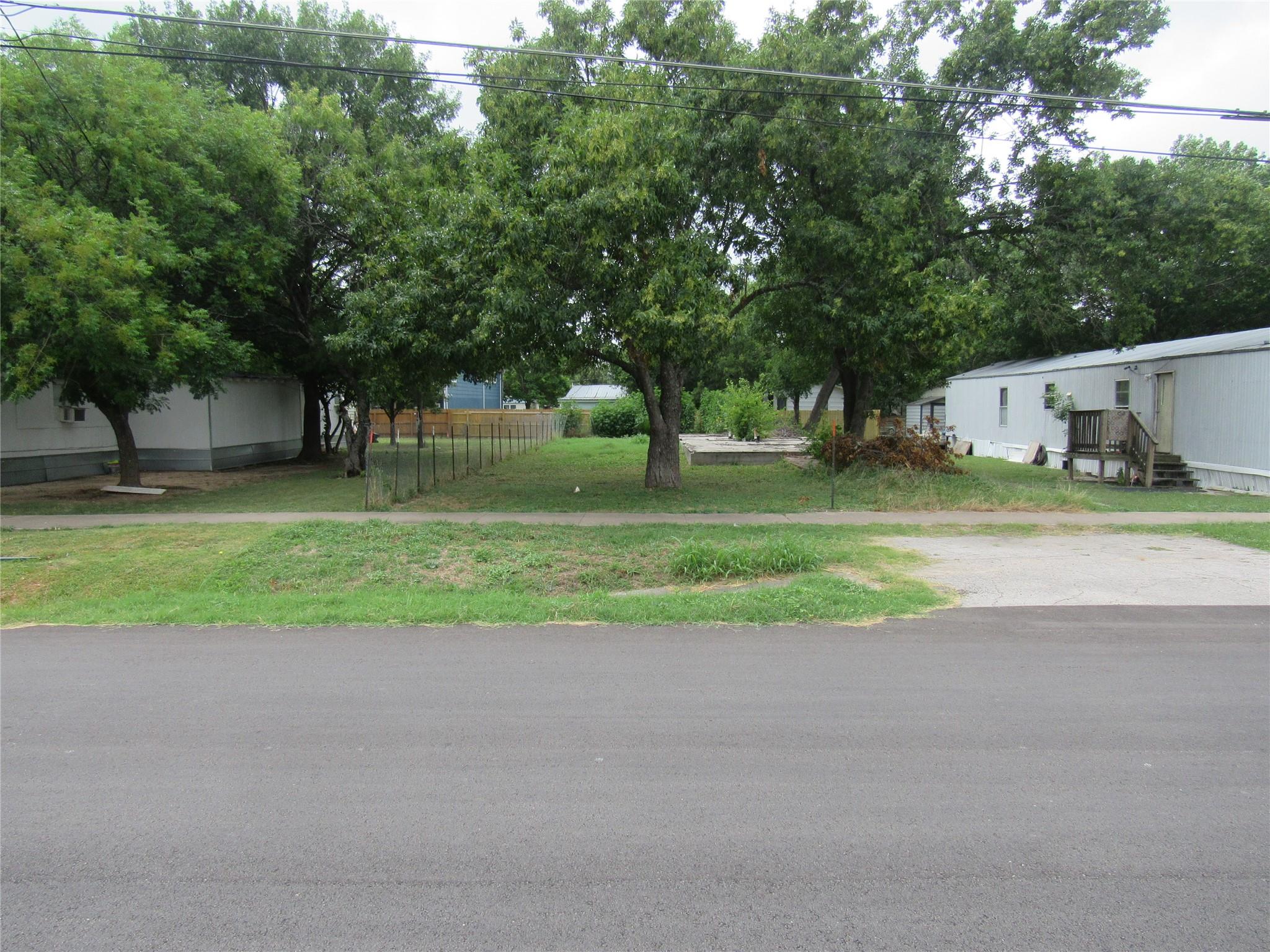 210 E E Carrie Manor Rd Property Photo 6