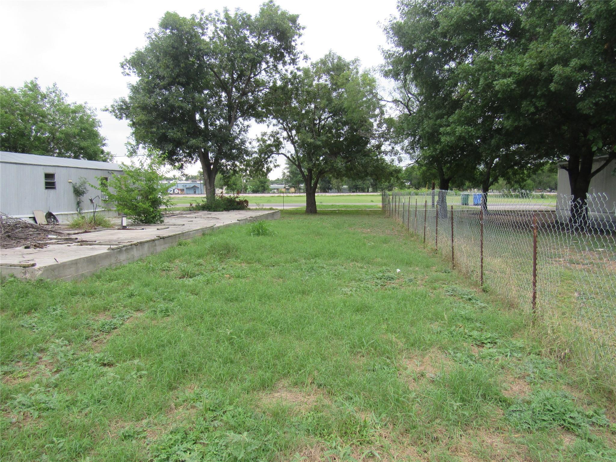 210 E E Carrie Manor Rd Property Photo 10