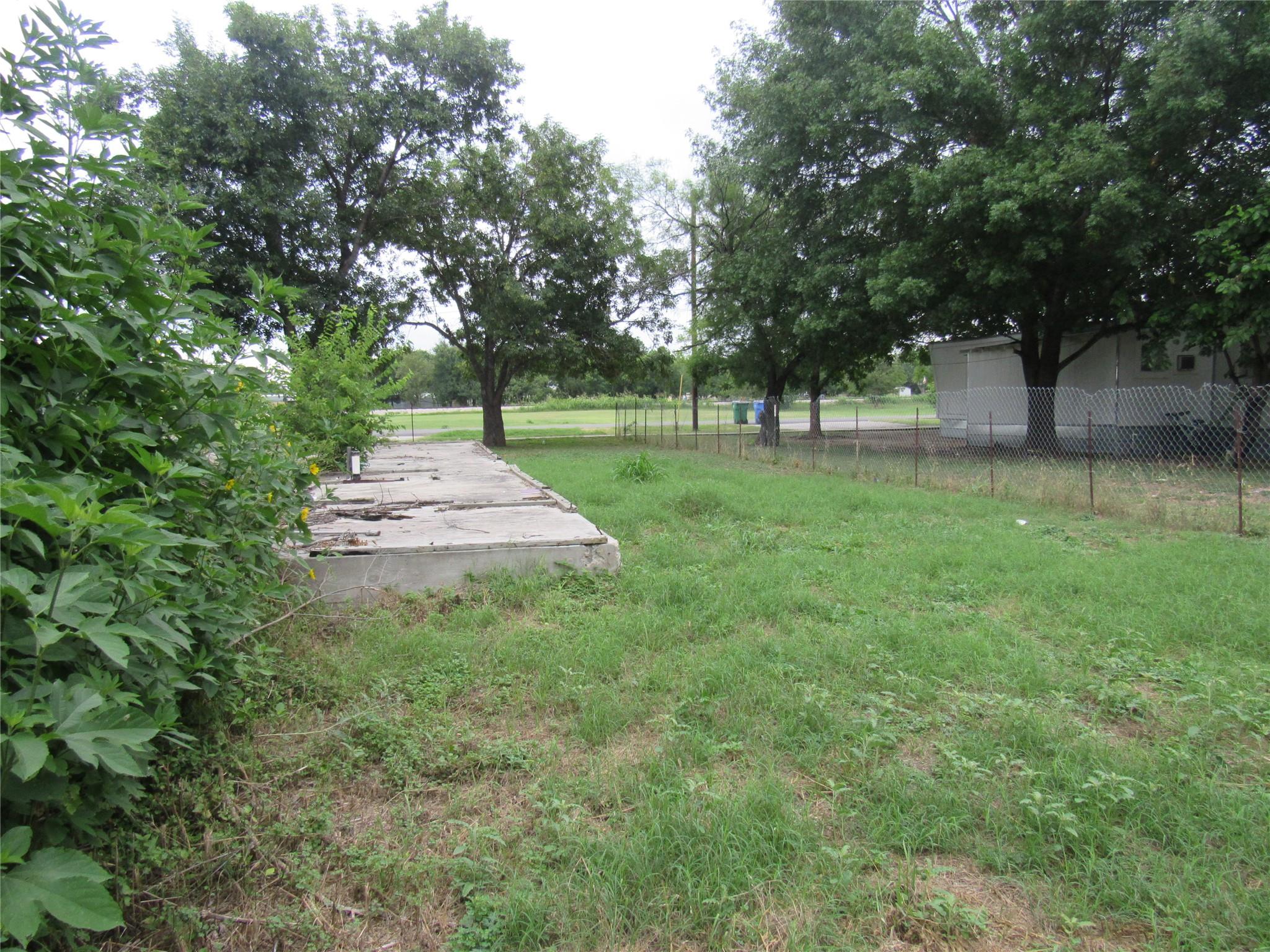210 E E Carrie Manor Rd Property Photo 11