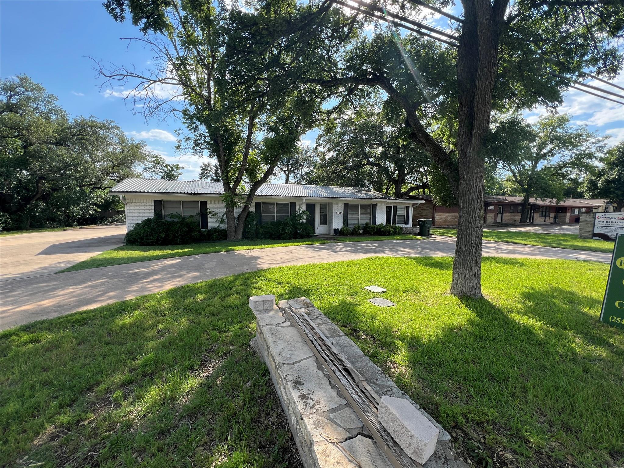 1612 Williams Dr Property Photo 1