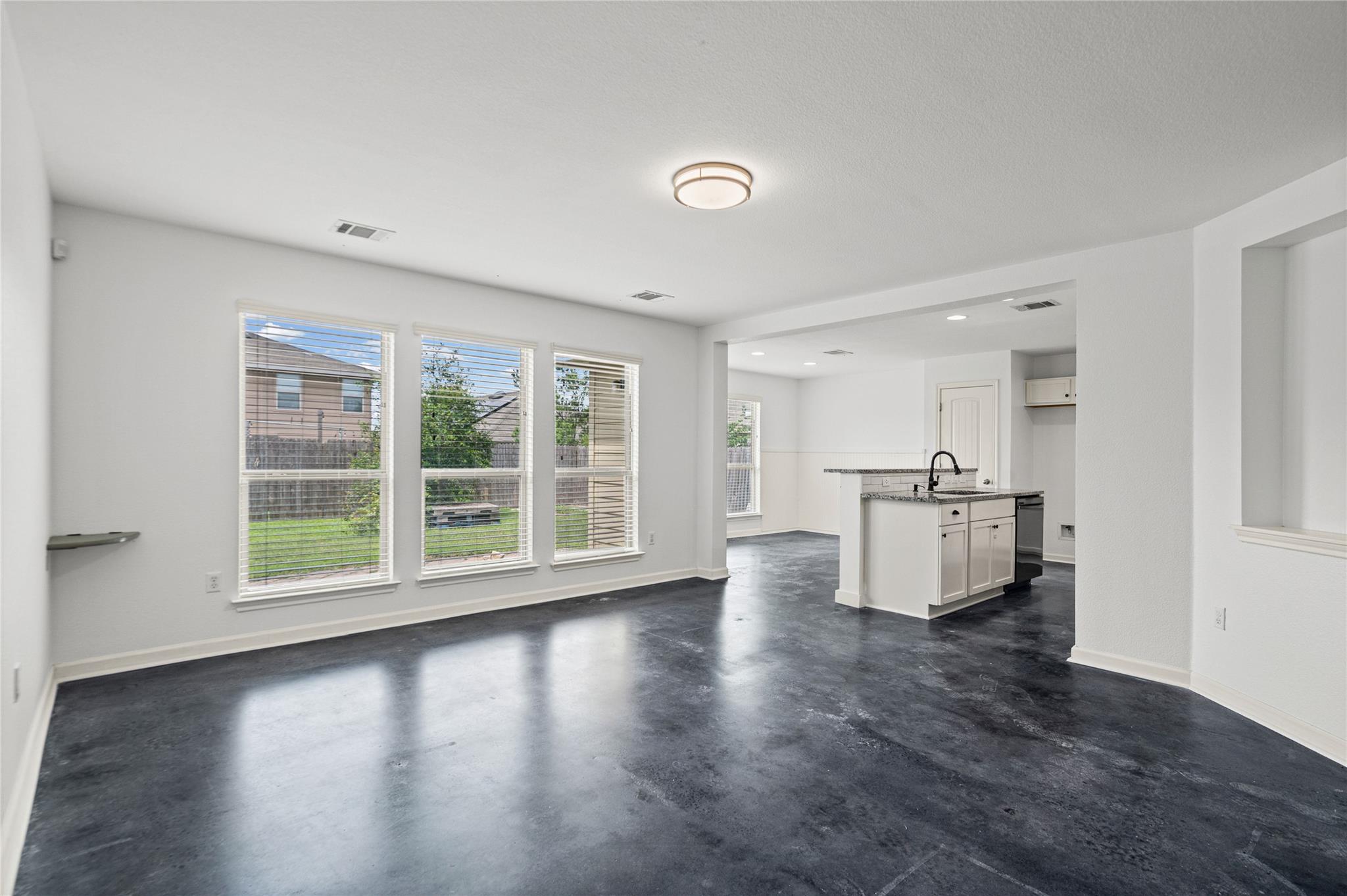 15105 Verela Dr Property Photo 3