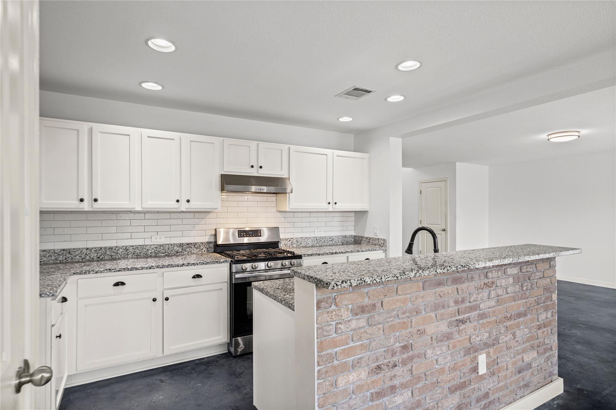 15105 Verela Dr Property Photo 5