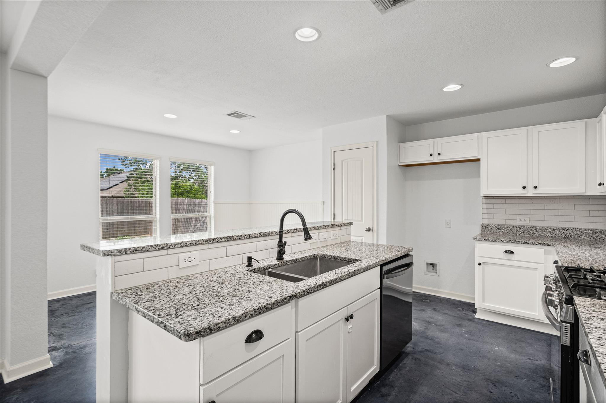 15105 Verela Dr Property Photo 6