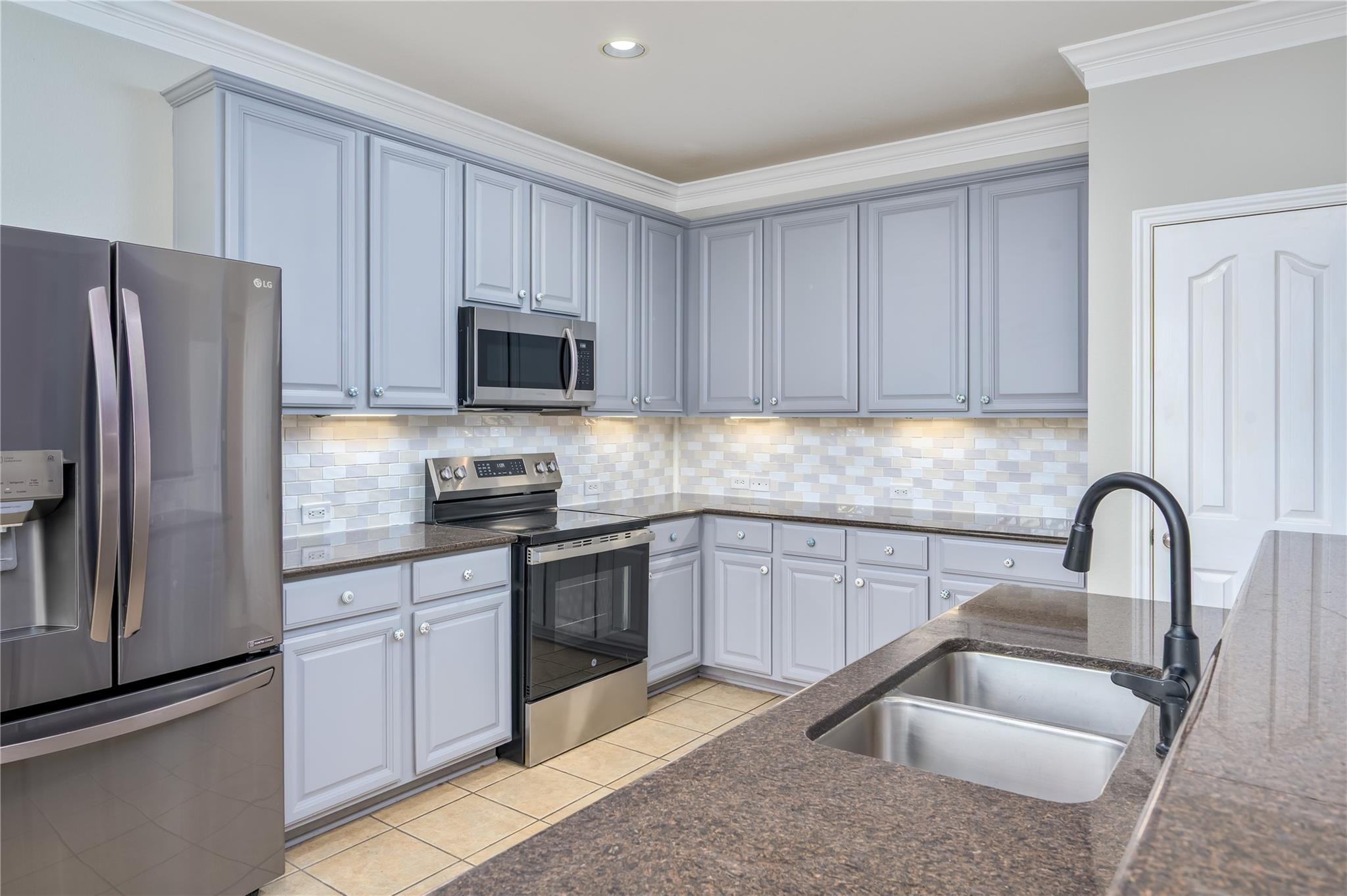 22121 Rose Grass #a Ln Property Photo 6