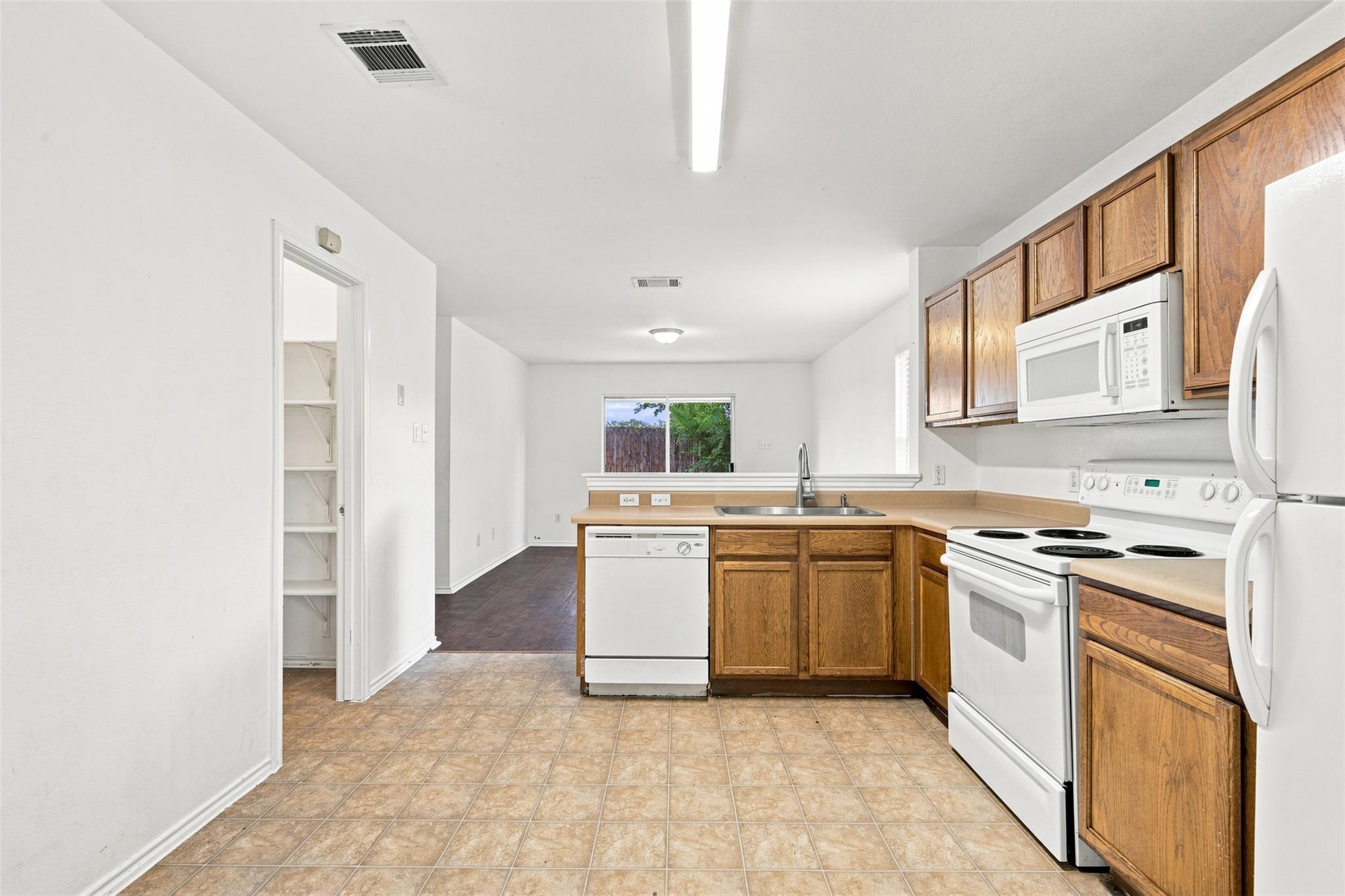 5708 Colinton Ave Property Photo 5
