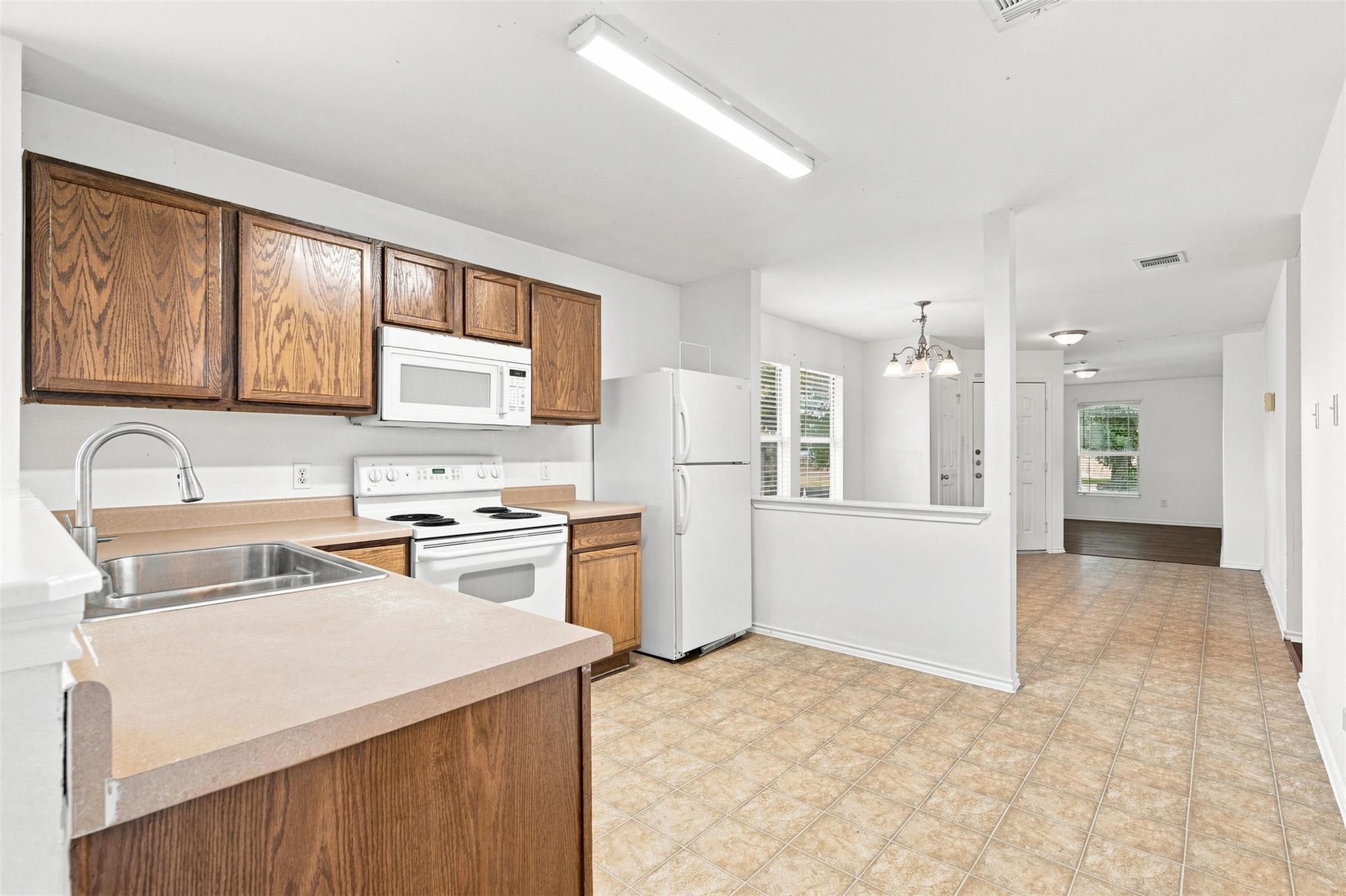 5708 Colinton Ave Property Photo 6