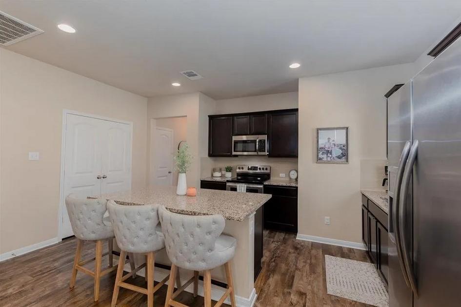 652 Donegal Ln Property Photo 10