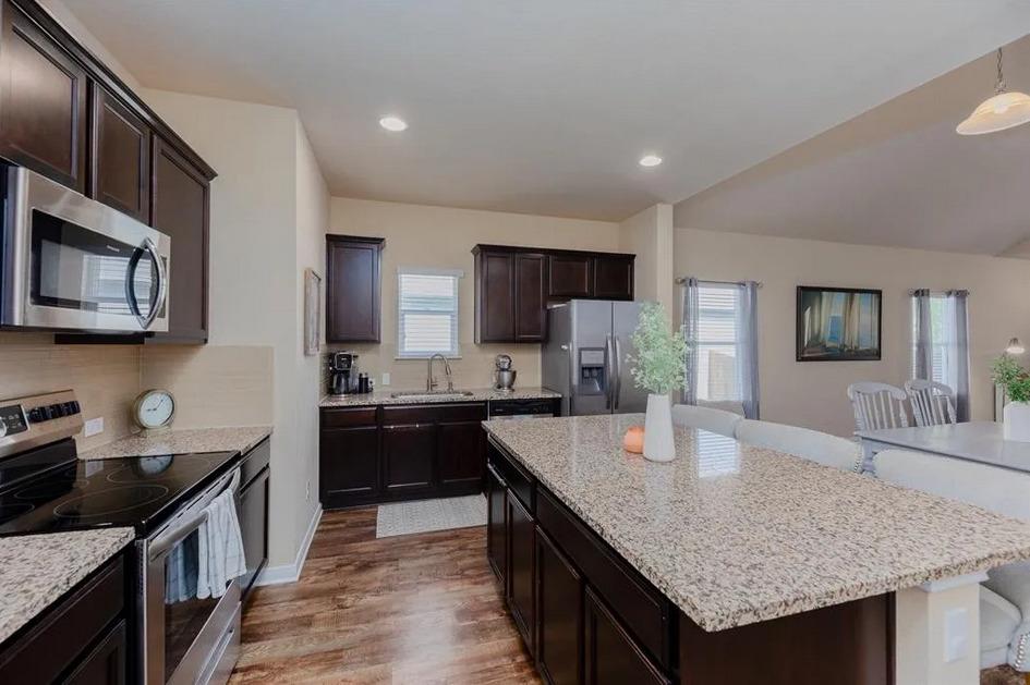 652 Donegal Ln Property Photo 11