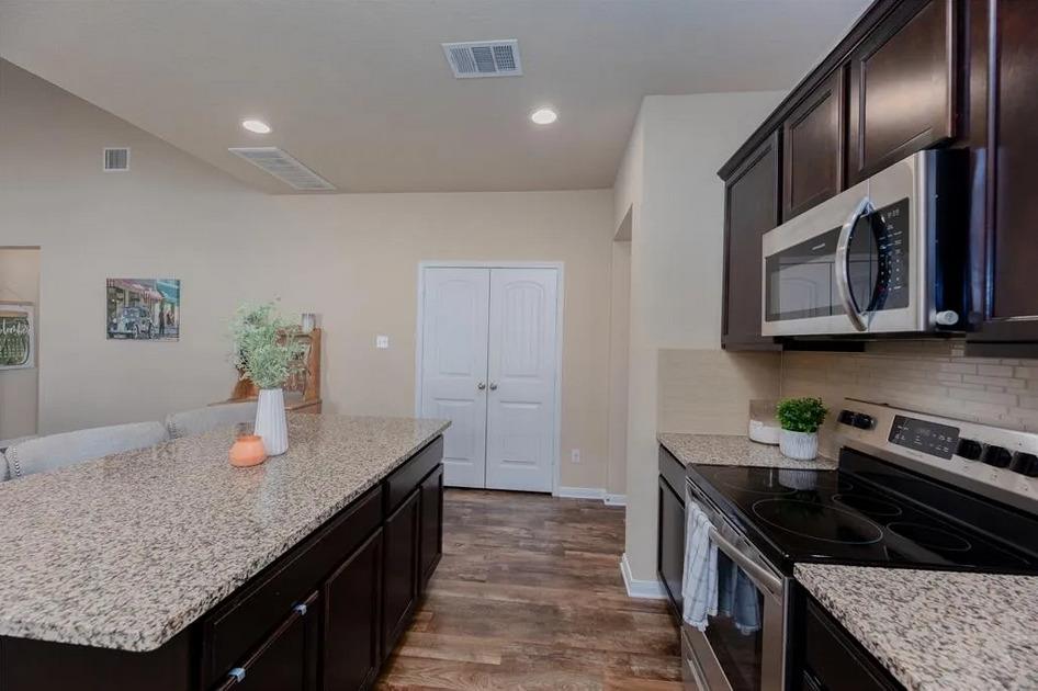 652 Donegal Ln Property Photo 12