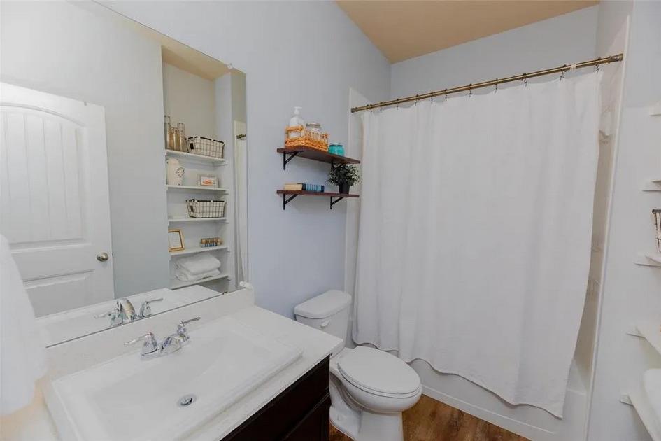 652 Donegal Ln Property Photo 19