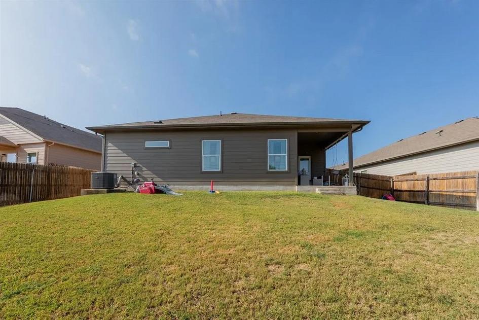 652 Donegal Ln Property Photo 28