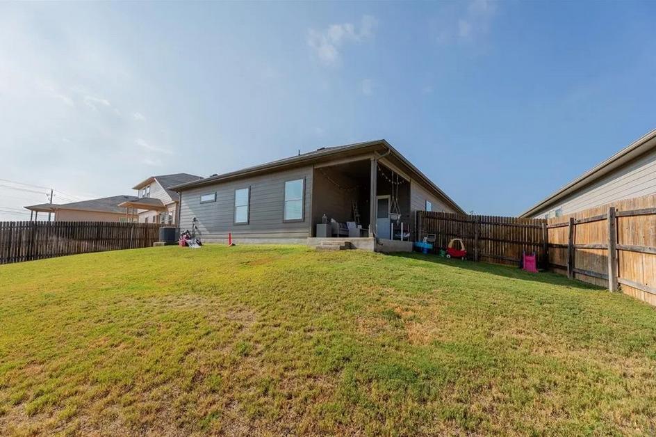 652 Donegal Ln Property Photo 30