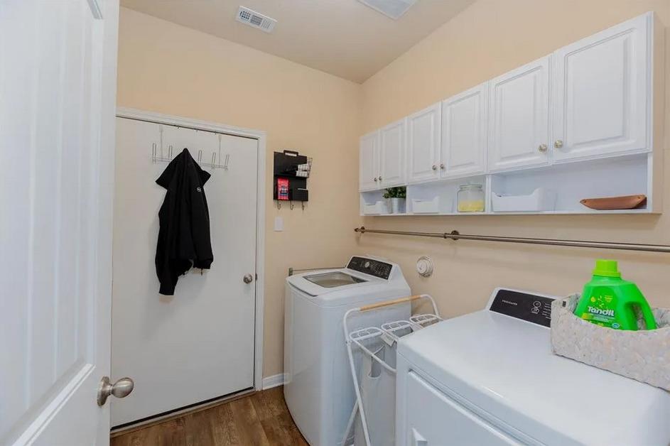 652 Donegal Ln Property Photo 31