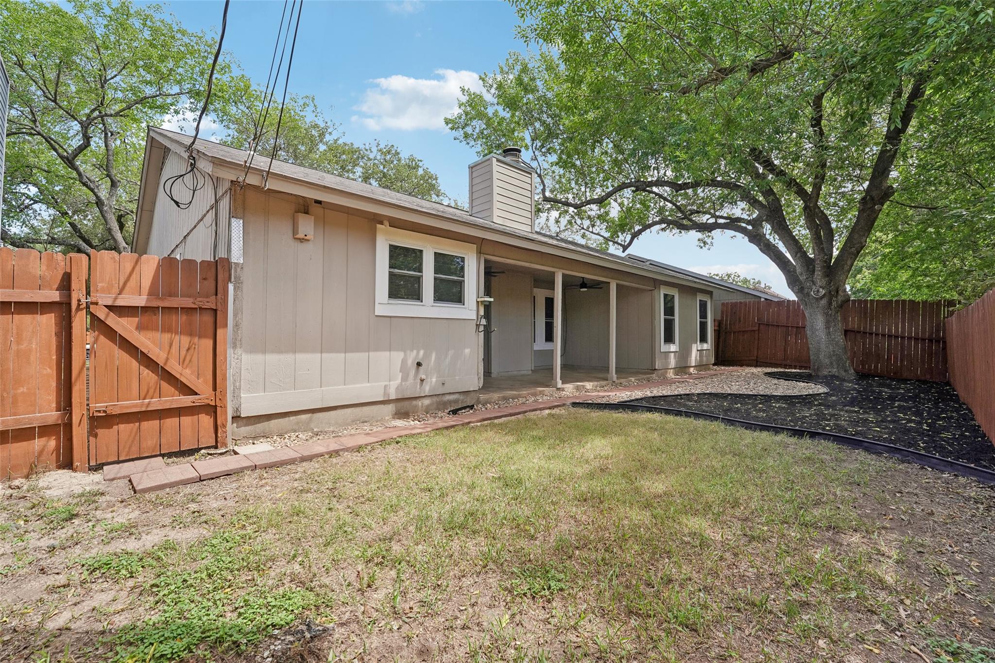 9729 Meadowheath Dr Property Photo 24