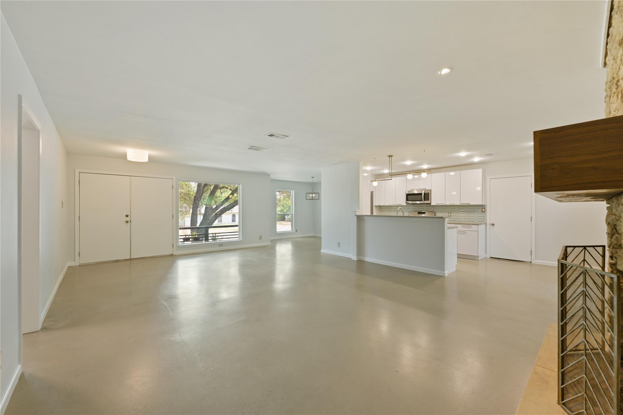 2500 Candlewood Ct Property Photo 7