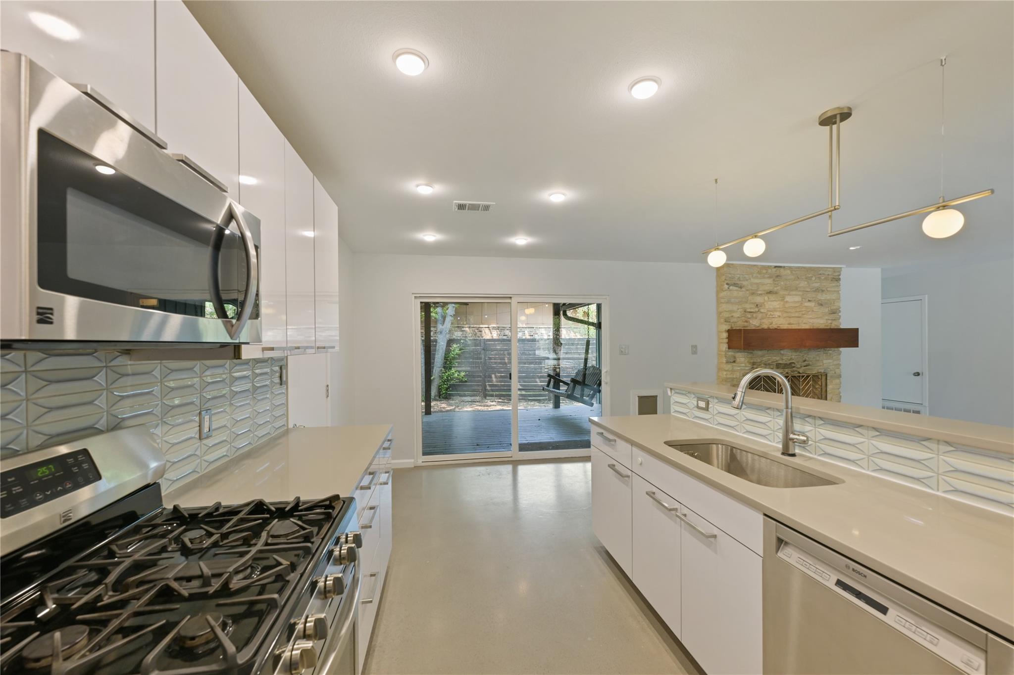 2500 Candlewood Ct Property Photo 9