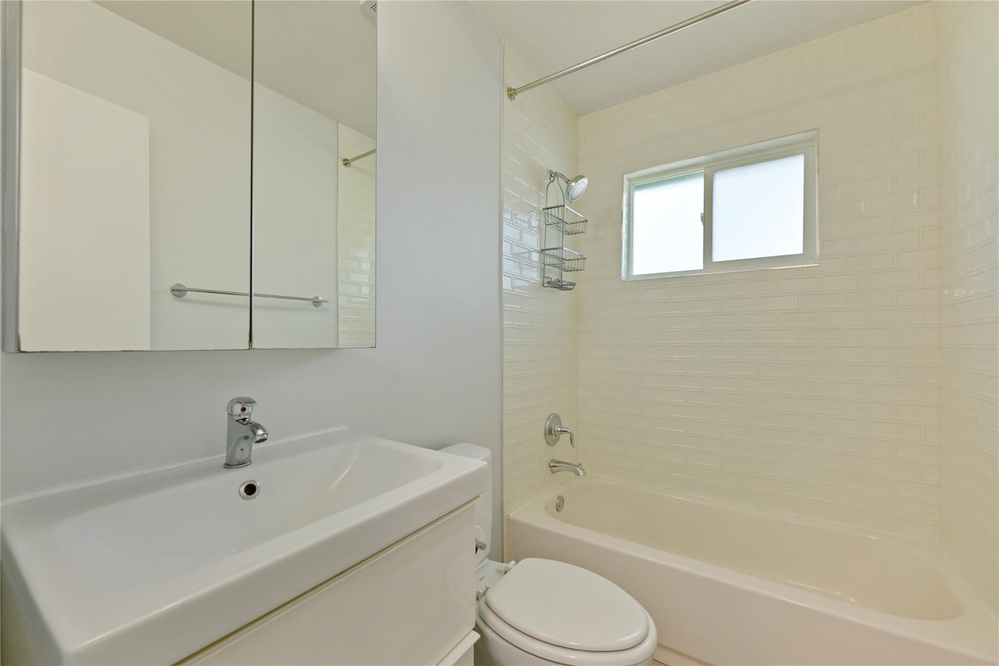 2500 Candlewood Ct Property Photo 12