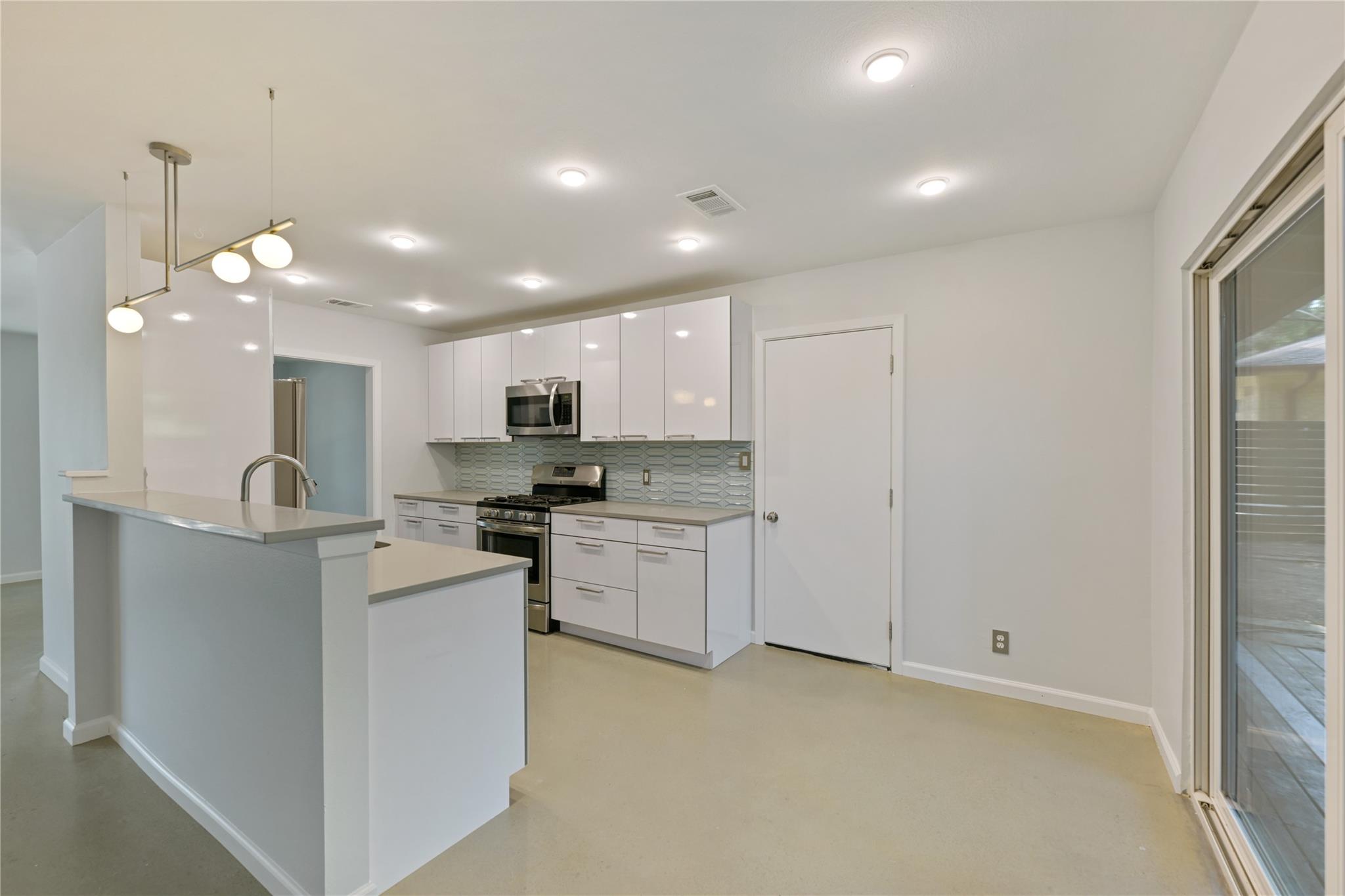 2500 Candlewood Ct Property Photo 17