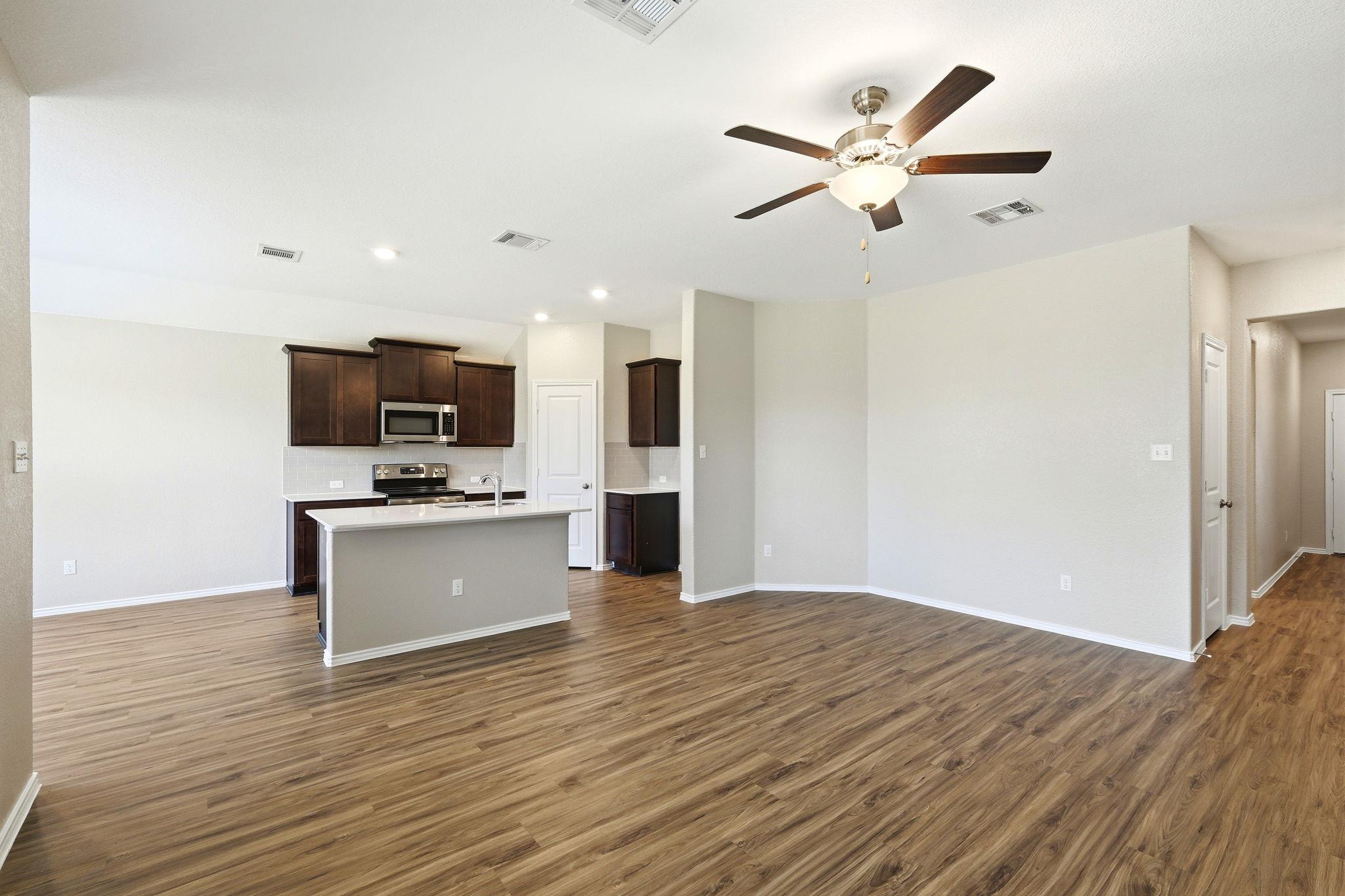 1001 Bluejack Way Property Photo 3