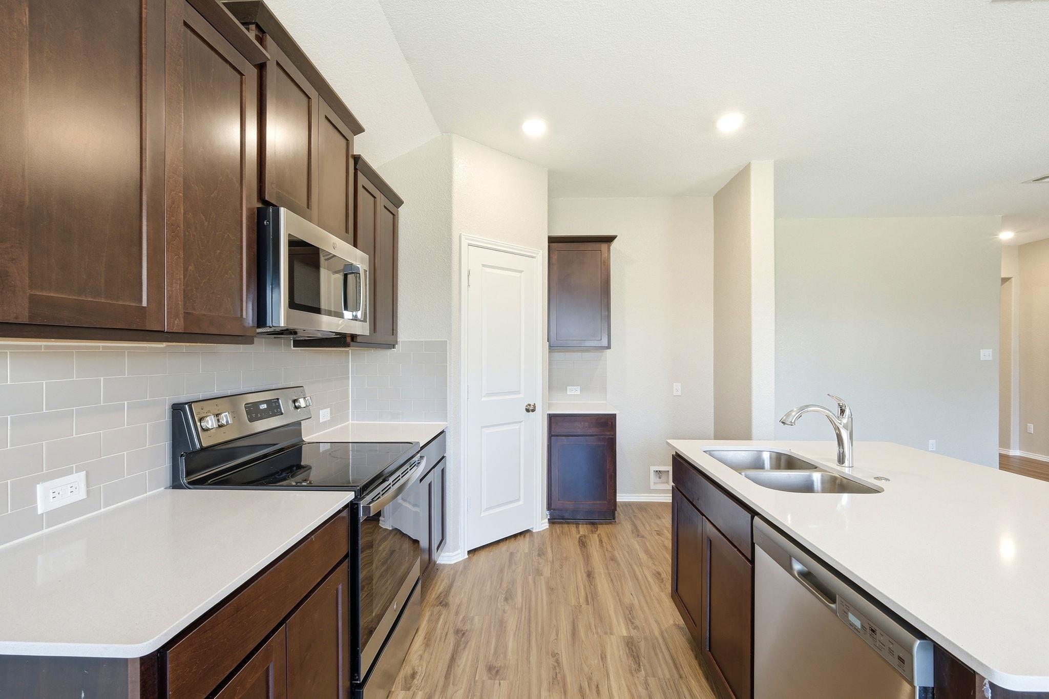 1001 Bluejack Way Property Photo 4
