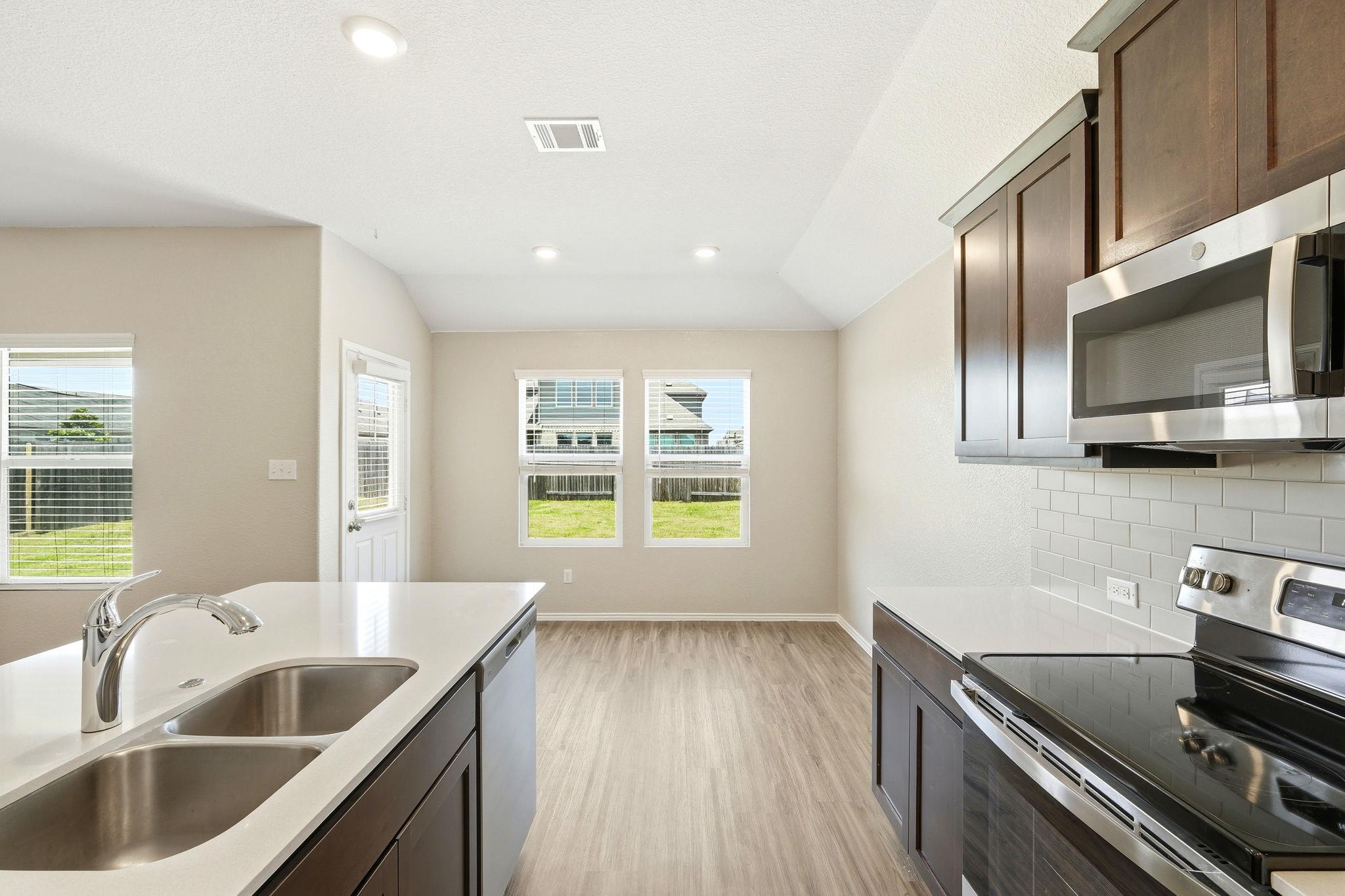 1001 Bluejack Way Property Photo 5