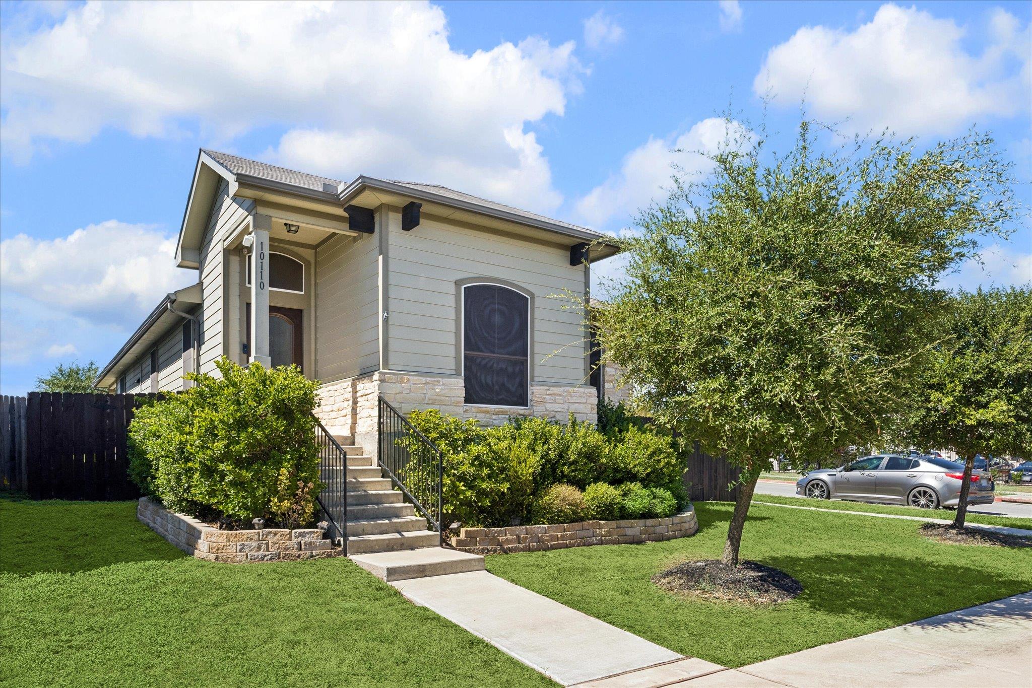 10110 Lampton Ln Property Photo 1