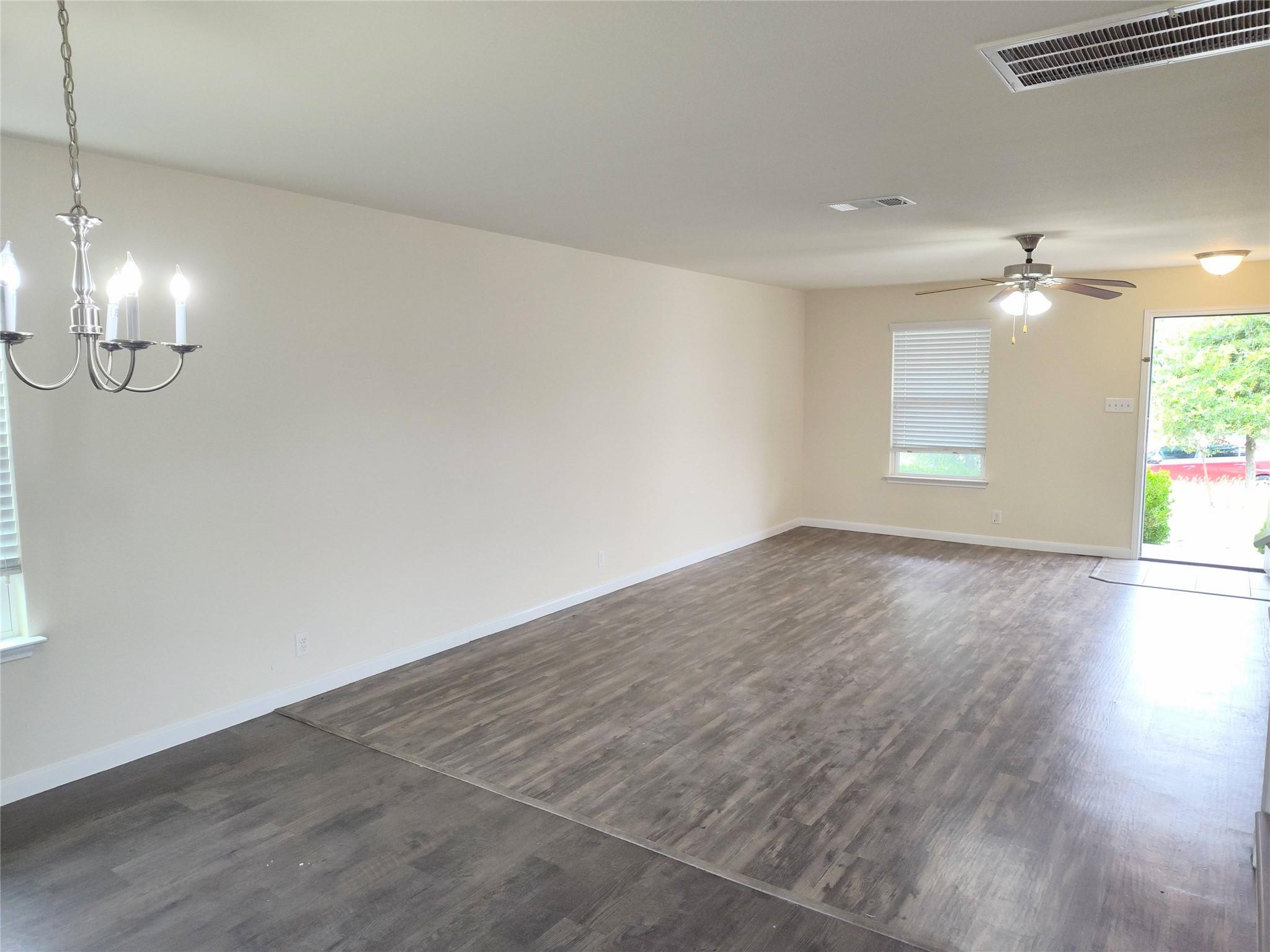 103 Hawkins Ct Property Photo 2