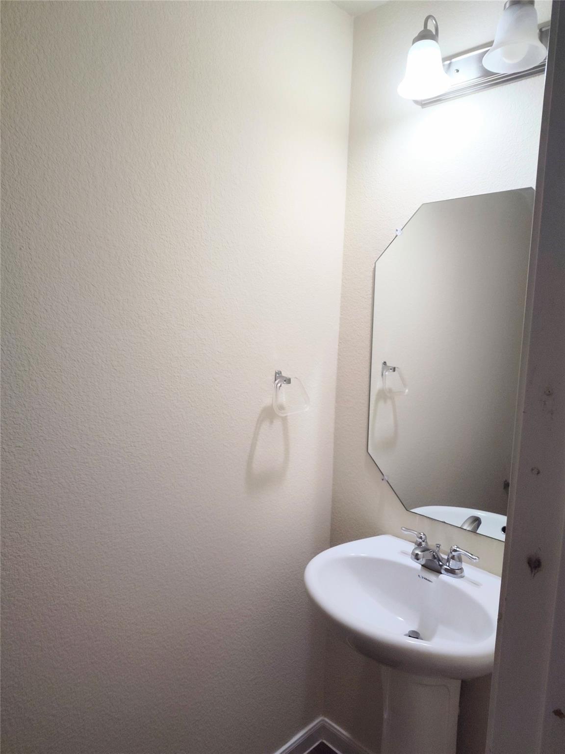 103 Hawkins Ct Property Photo 5