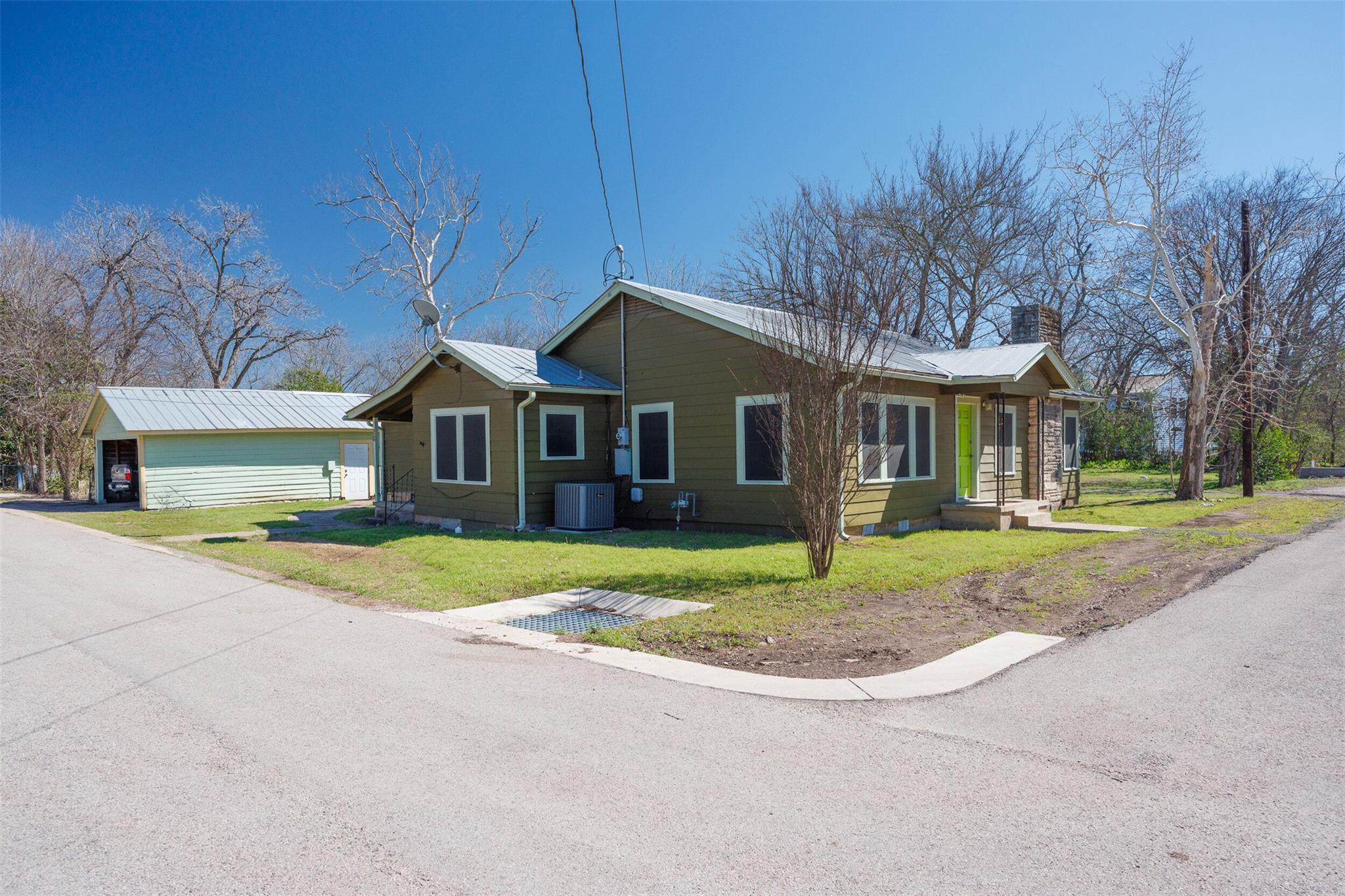 201 Rose St Property Photo 2