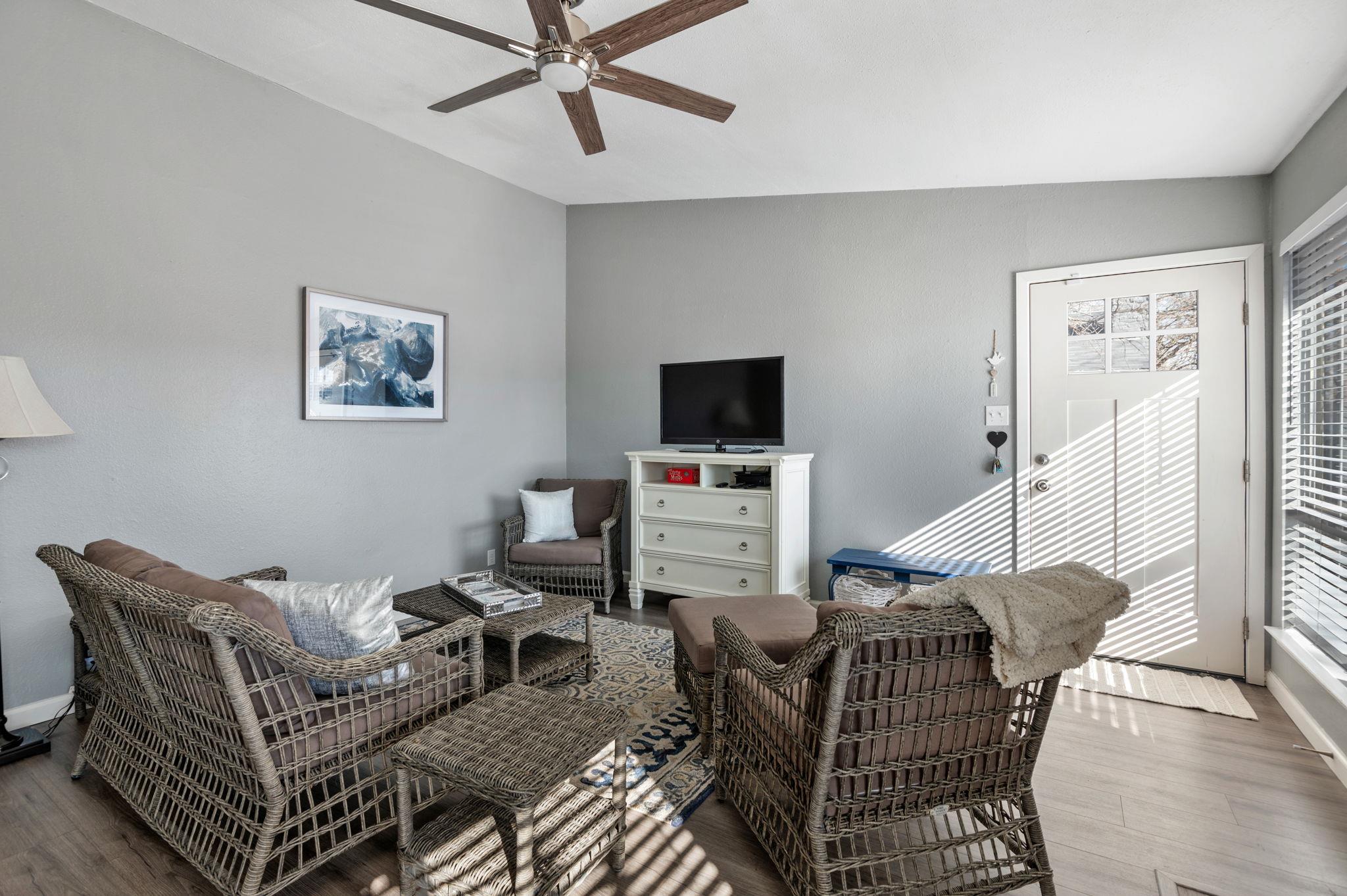 10401 Burmaster Ln #a Property Photo 3