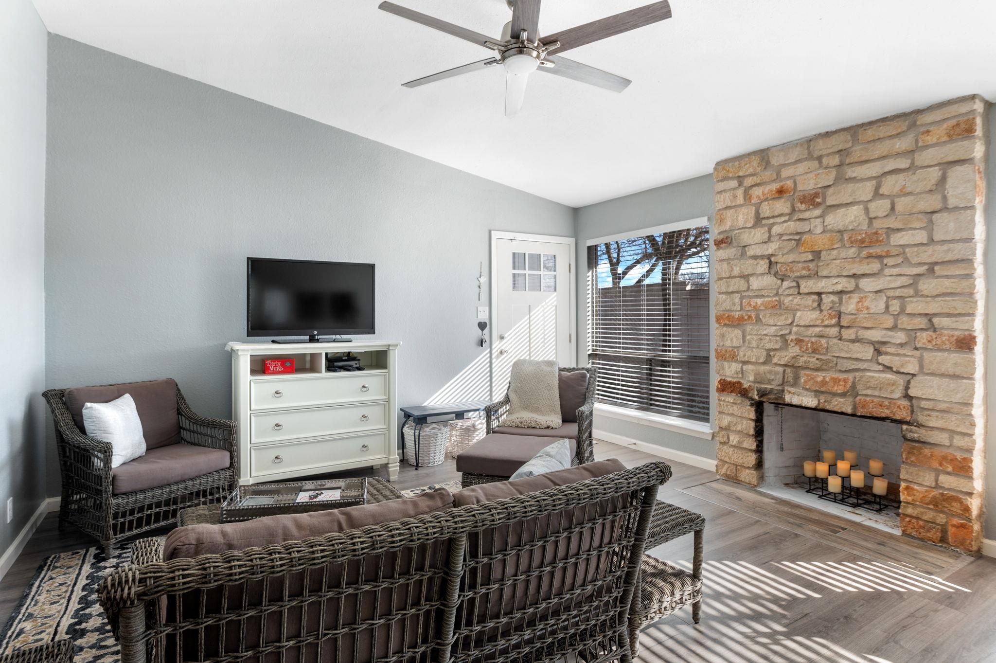 10401 Burmaster Ln #a Property Photo 4
