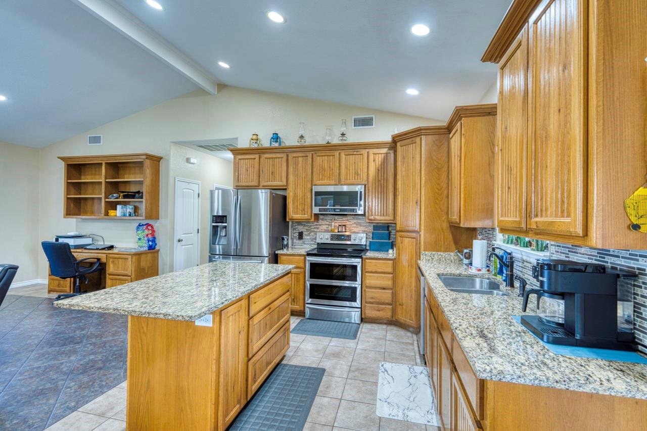 809 Skyline Dr Property Photo 12