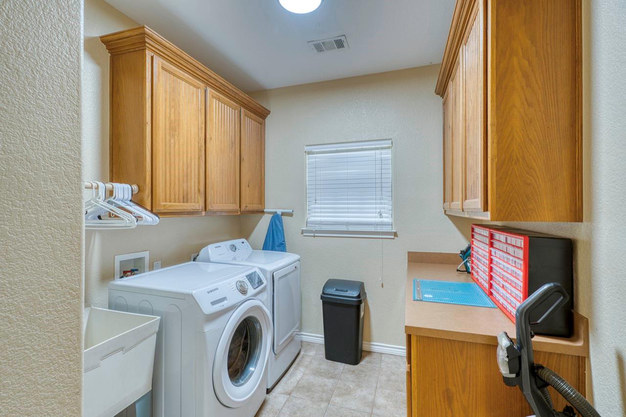 809 Skyline Dr Property Photo 17