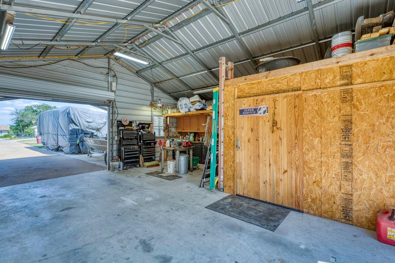 809 Skyline Dr Property Photo 29